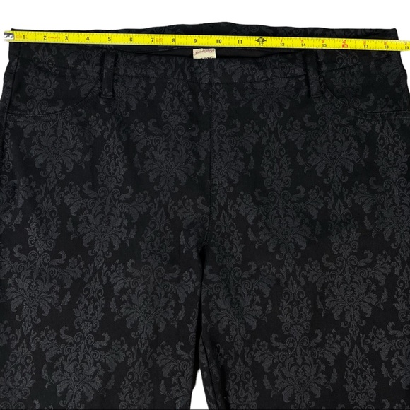 Faded glory XXL black legging style pants, fancy damask designs, stretchy waist - Picture 8 of 11